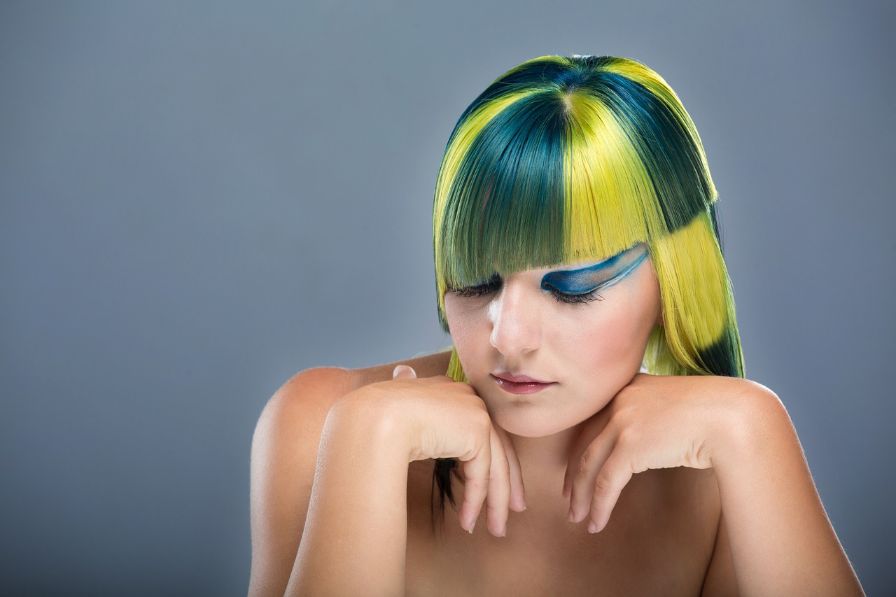 Hair lab Kraków – Dobry fryzjer farbowanie. Zmiana koloru włosów – o czym warto pamiętać?