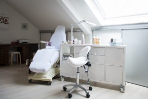 Jak wybrać pokrowiec na fotel kosmetyczny