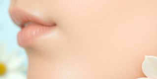 Peelingi powierzchniowe: jakie mają działanie i jak je stosować?